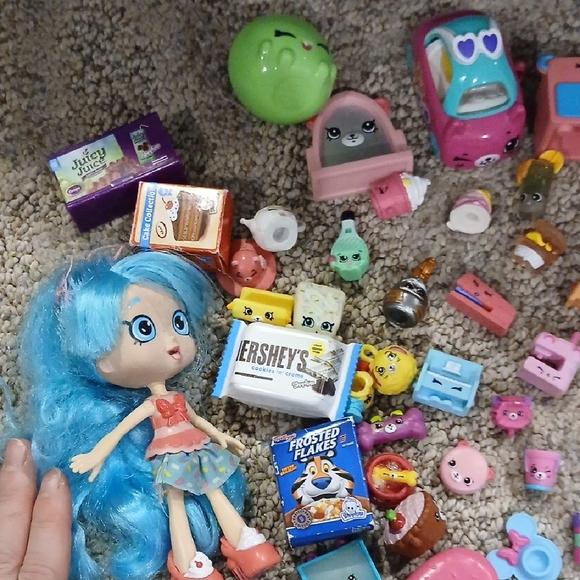 Shopkins Lot Of 63 With Dolls - Picture 4 of 11